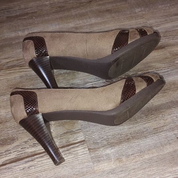 Apostrophe tan brown peep toe heels - Picture 7 of 11